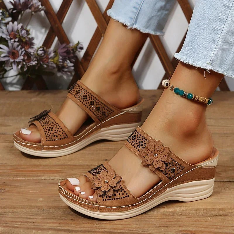 Bella - Elegante blomstrede sandaler