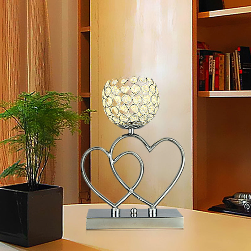 Chromea – Moderne LED-bordlampe med hjerte- og kuppeldesign
