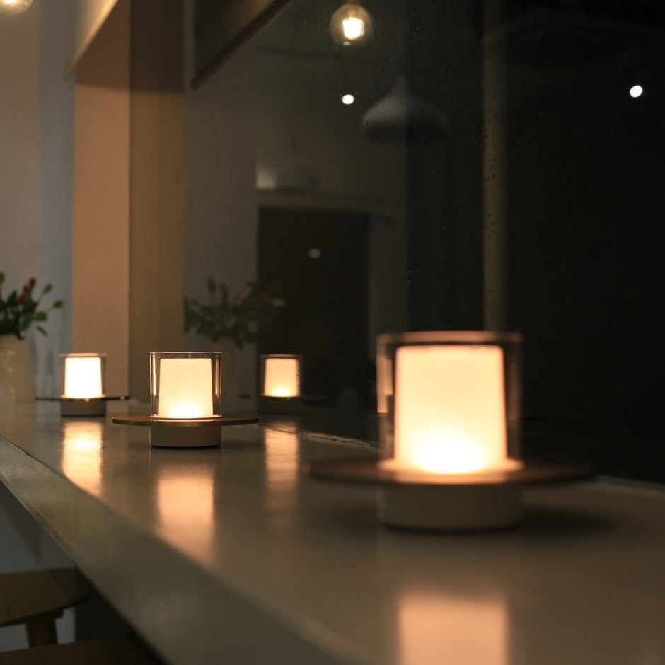 AuraSync – Smart bevægelsesstyret lampe