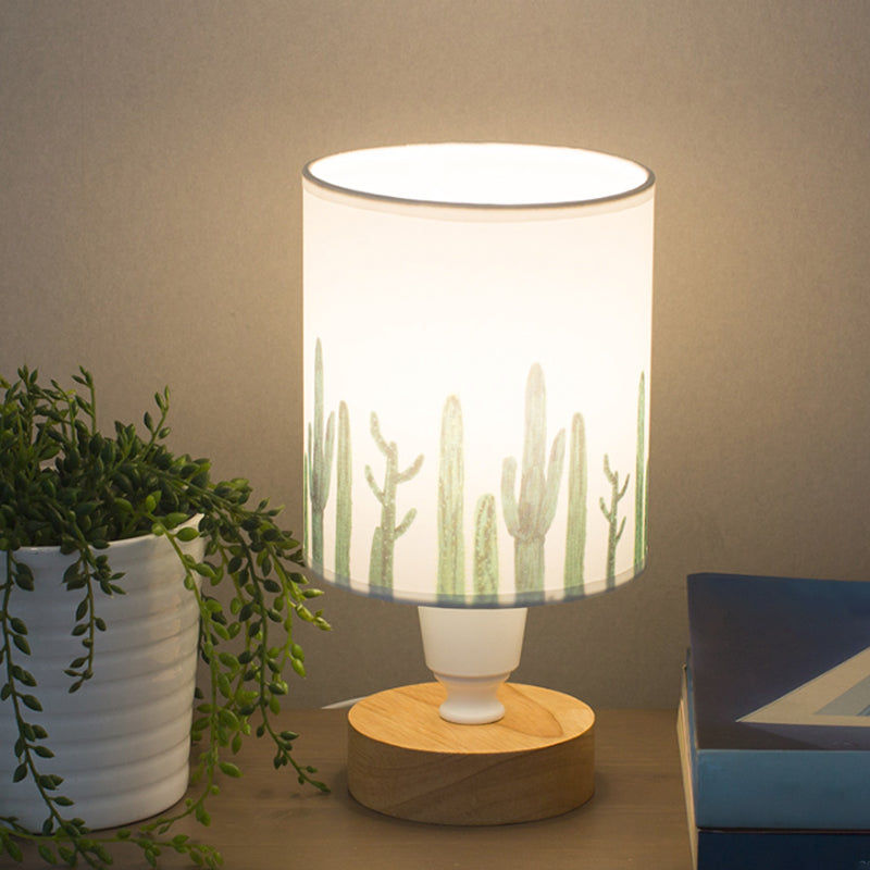 Naturis – moderne skrivebordslampe i stoff