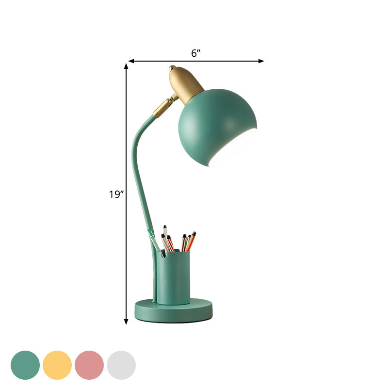 LumiSphere - Metalkuppel-natbordslampe med rørformet penrack-design