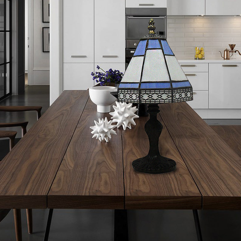 Lumière - Konisk bordlampe i Tiffany-stil