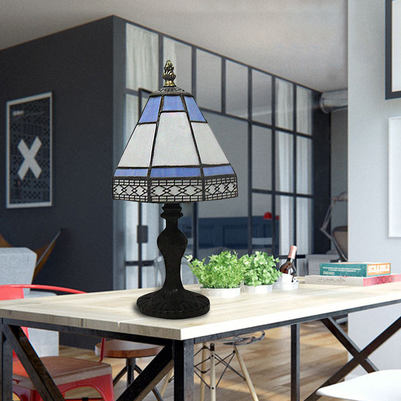 Lumière - Konisk bordlampe i Tiffany-stil