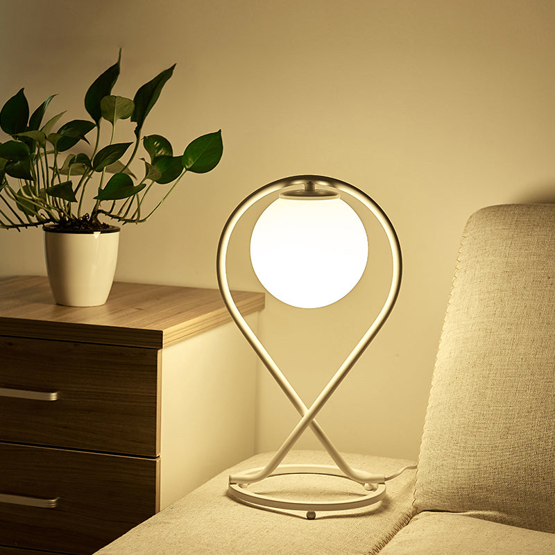 Orbina – Slank hvid LED-bordslampe til børneværelset