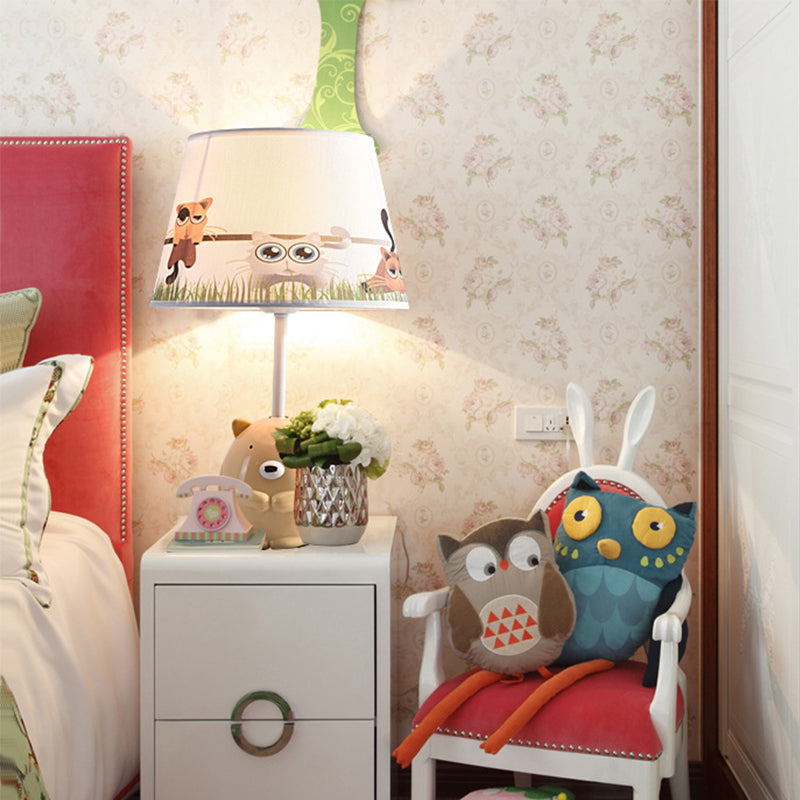 Figurilux – Nordisk inspireret natbordslampe til soveværelse