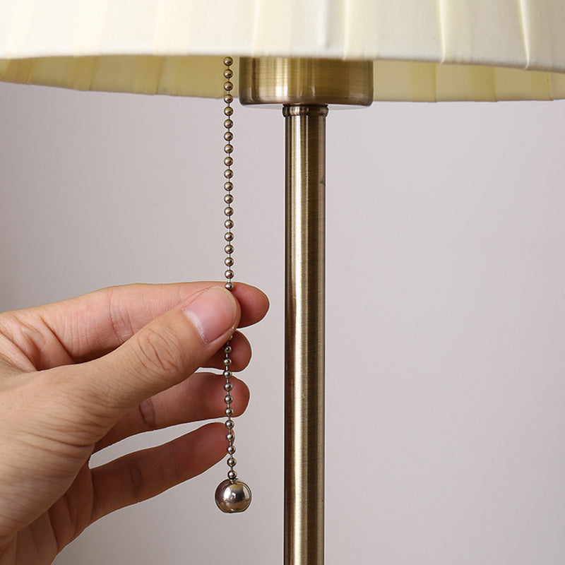 AstralGlow - Elegant stof Empire Shade bordlampe med trækkæde
