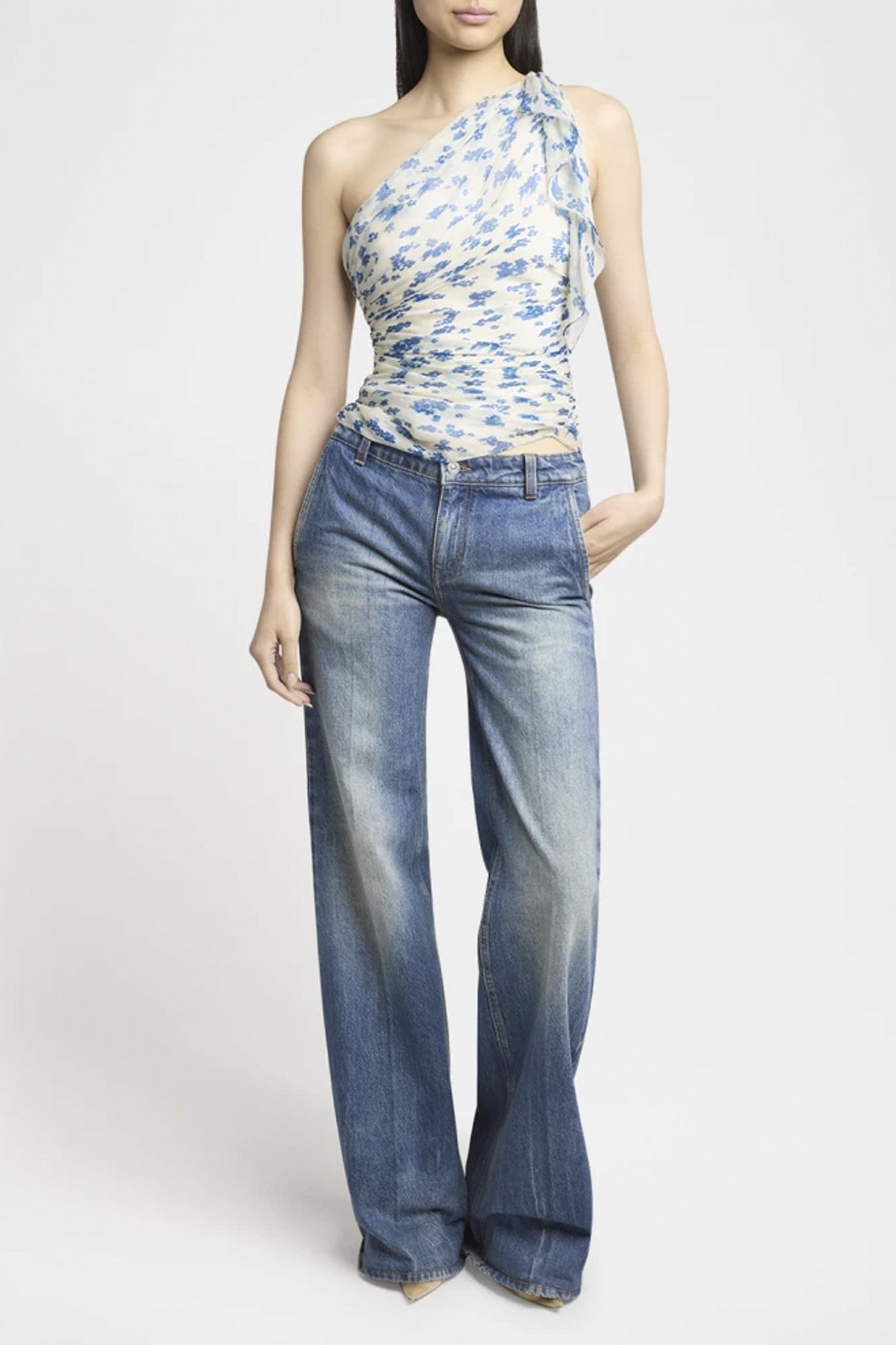 Elysia - en-skulder draperet top