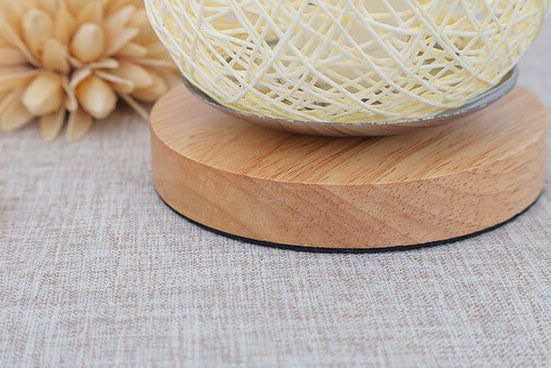 Dæmpbar og dekorativ rattankugle LED bordlampe