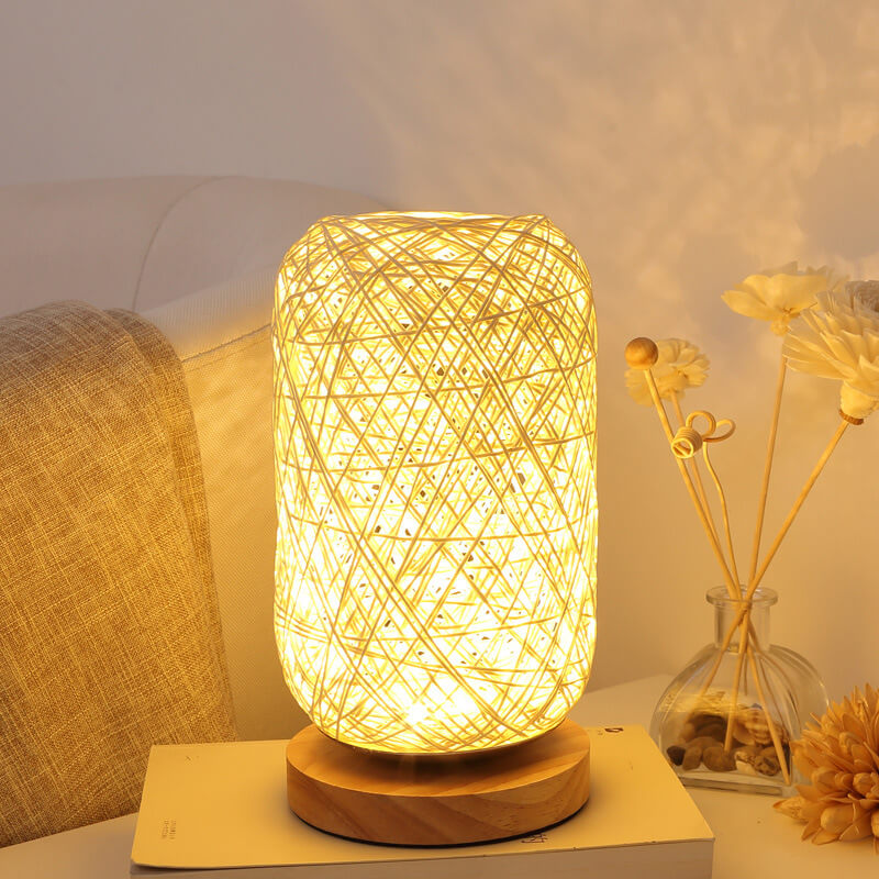 Dæmpbar og dekorativ rattankugle LED bordlampe