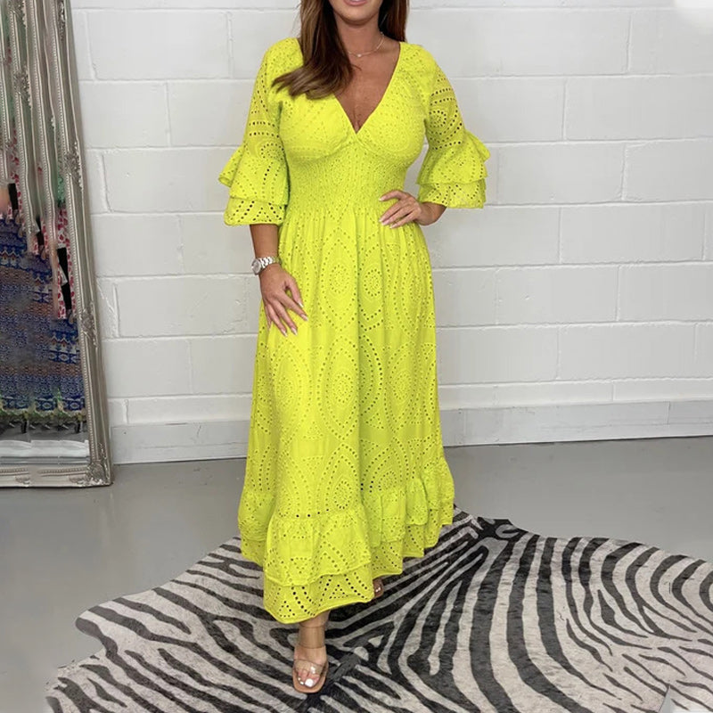 Rebecca - Broderet midikjole med flæseærmer