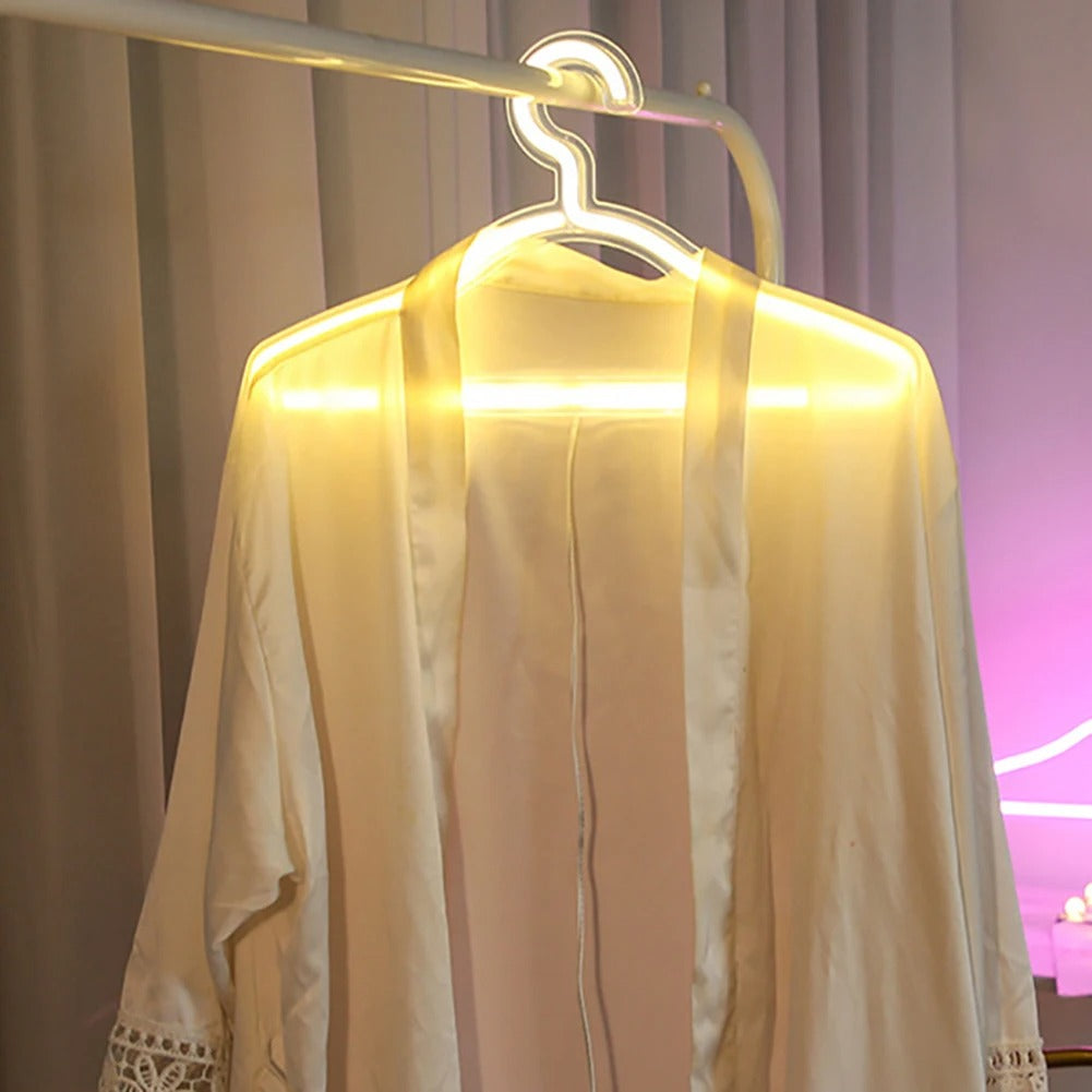 LumaHook – Stilfulde oplyste bøjler til nem garderobenavigation