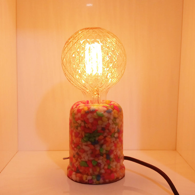 Resinova – Rørformet skrivebordslampe med stikledning