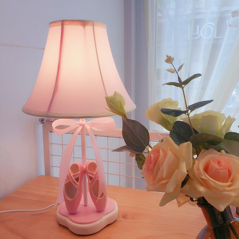 BalletBloom – Pink børnebordlampe med bånd charme