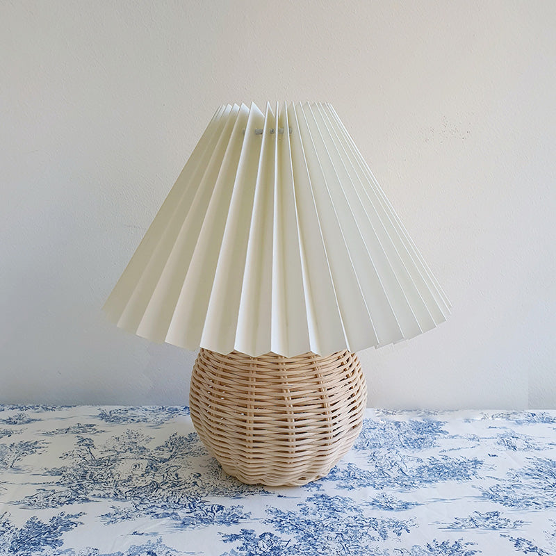 Bambrella - Minimalistisk Natlampe i rattan