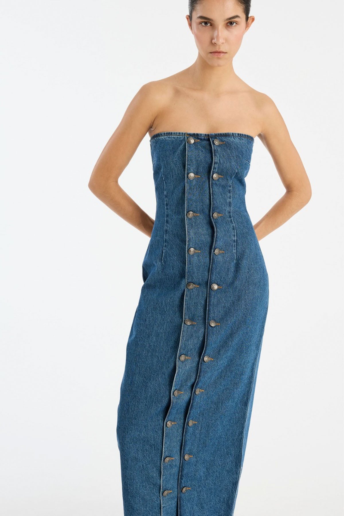 Daisy - Kjole med knapdetaljer i denim