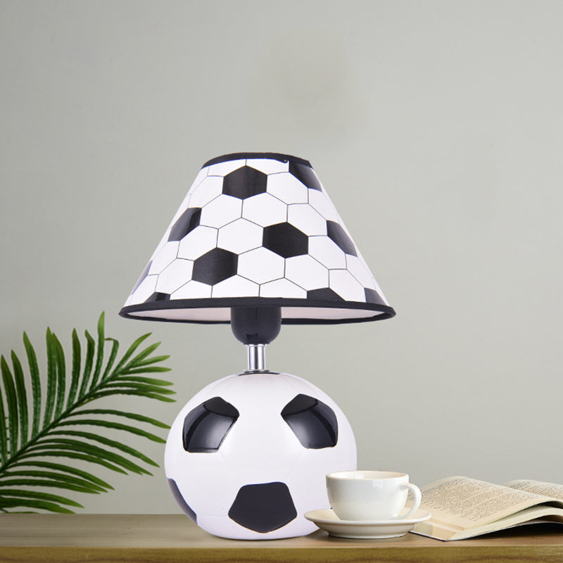 StrikerShade – Fodbold keramisk skrivebordslampe