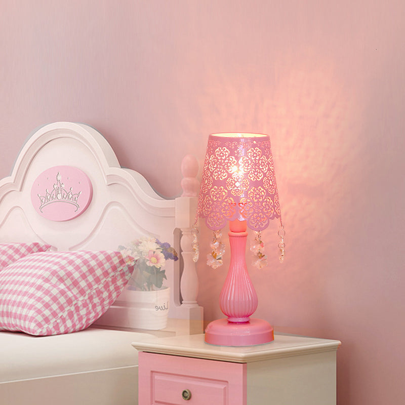 Crystallum – Elegant udskæringskegle natlampe