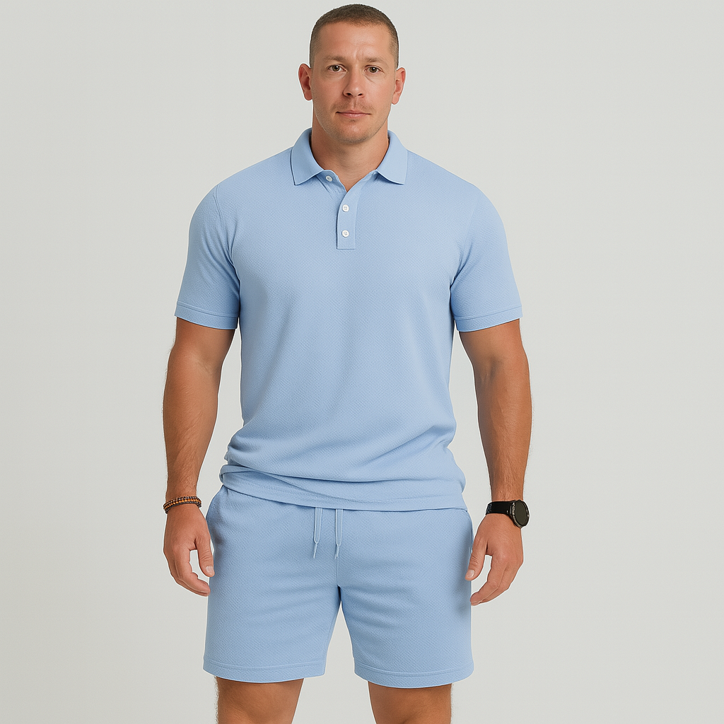 Herre sommer casual sæt – Let top med golfkrave og ensfarvede shorts med lommer