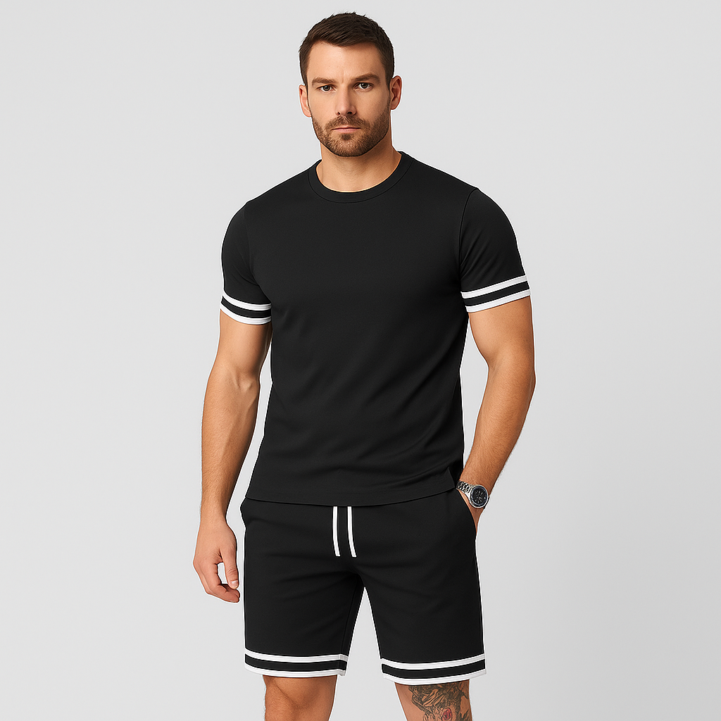 Nyt afslappet 2-delt herresæt – kortærmet T-shirt med rund hals og shorts med snøre i ensfarvet