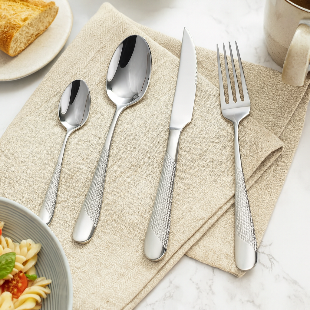 Silverora | Bestiksæt i rustfrit stål med hamrede håndtag