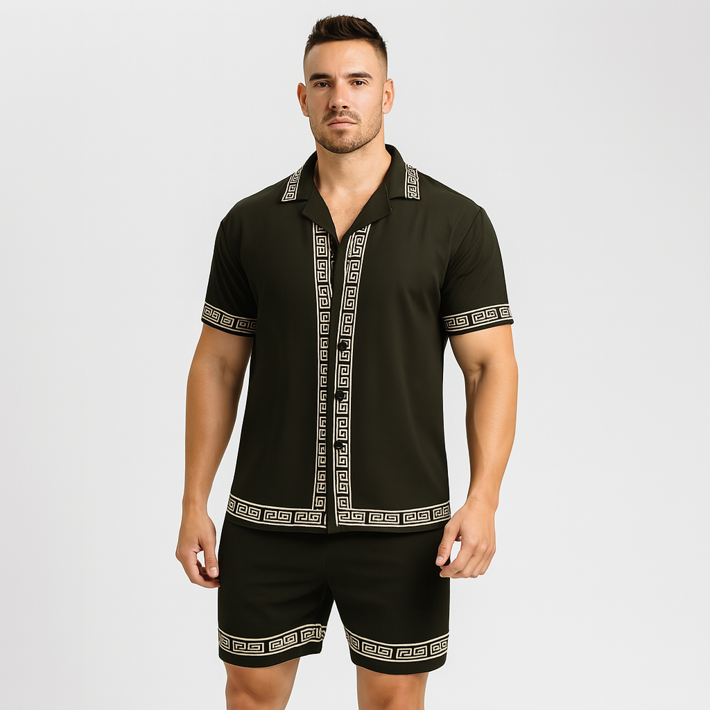 Afslappet sommeroutfit til mænd – skjorte med reverskrave og shorts med elastisk talje