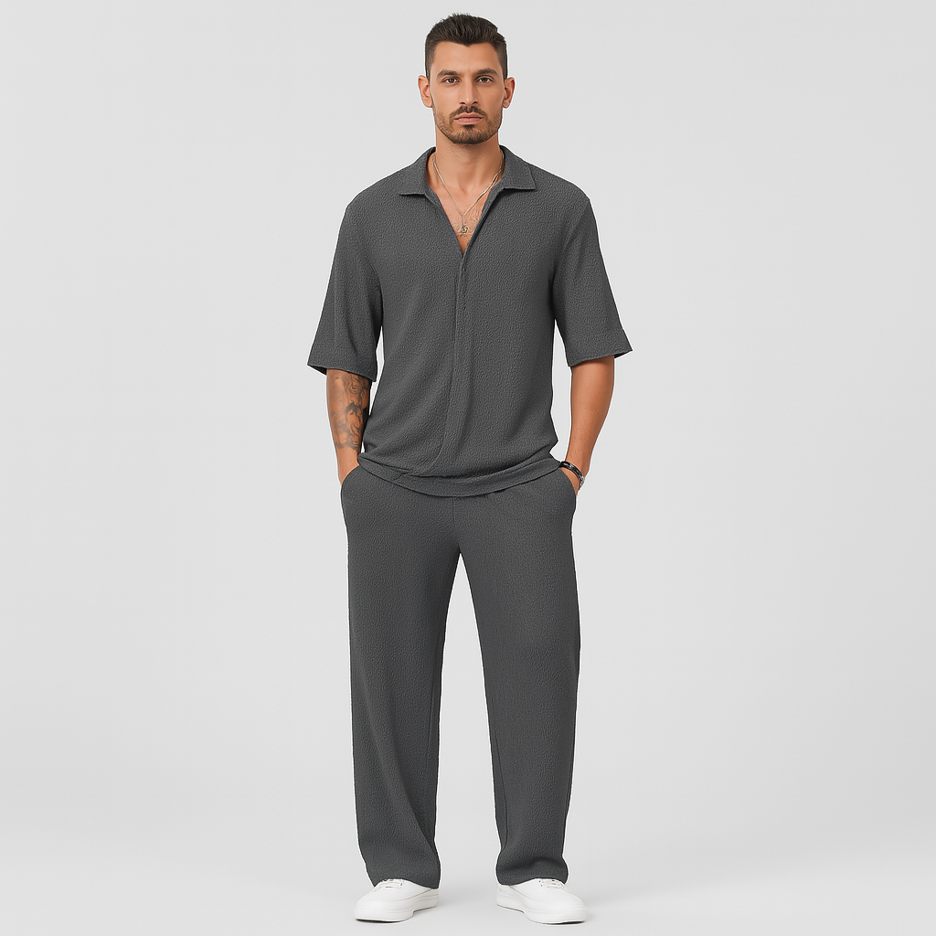 Herrejakkesæt i to dele – stilfuldt afslappet outfit med langærmet skjorte og matchende bukser