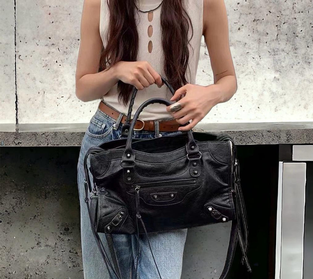 Marla - Modern Large Rivet Skuldertaske