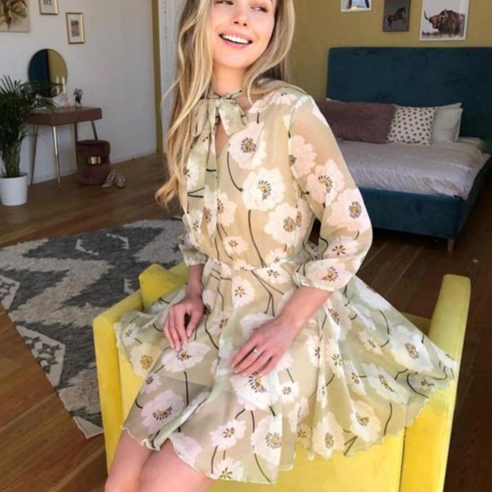 Iris - blomstret kjole med sløjfe