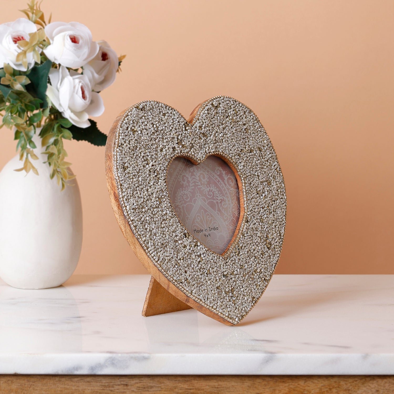 Serapis – Fotoramme med hvide hjerteperler