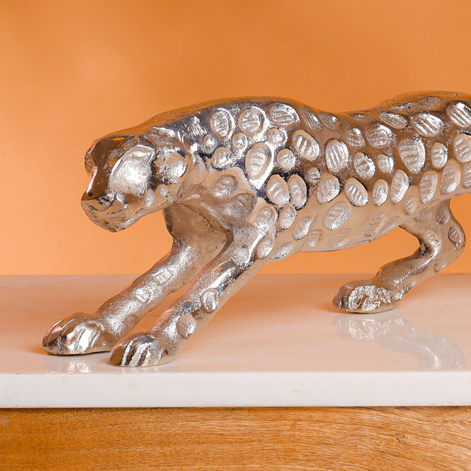 Predessa – Leopardskulptur med stilktekstur