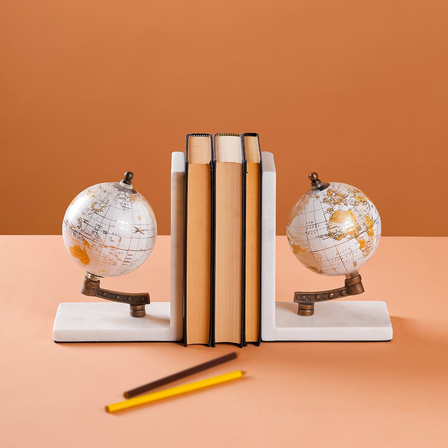 Globarix - Marble Globe bogstøtter