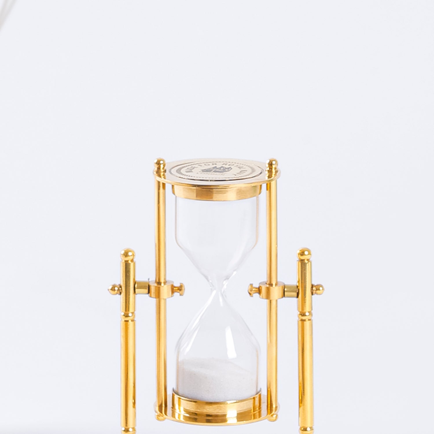 Sandria - Elegant sandtimer med guldramme og marmorbase