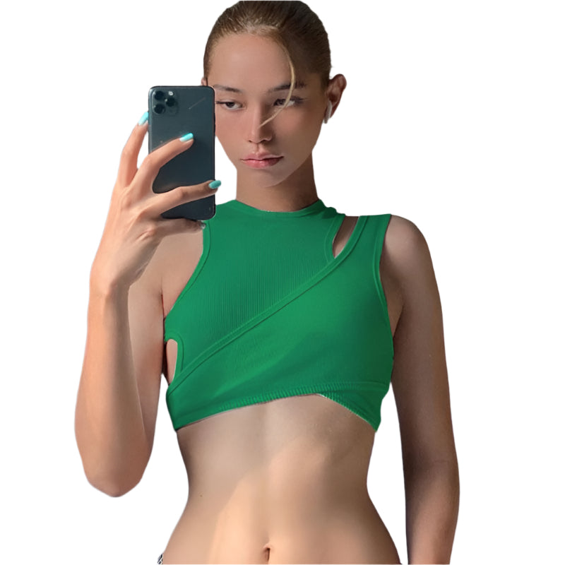 Isla - Wrap-design og udskårne detaljer crop top