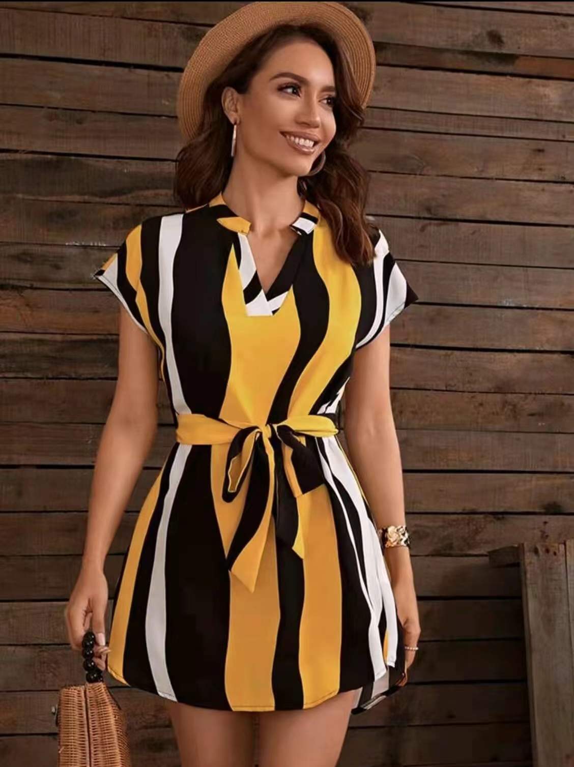 Leonora - Strap V-hals stribet mellemkjole