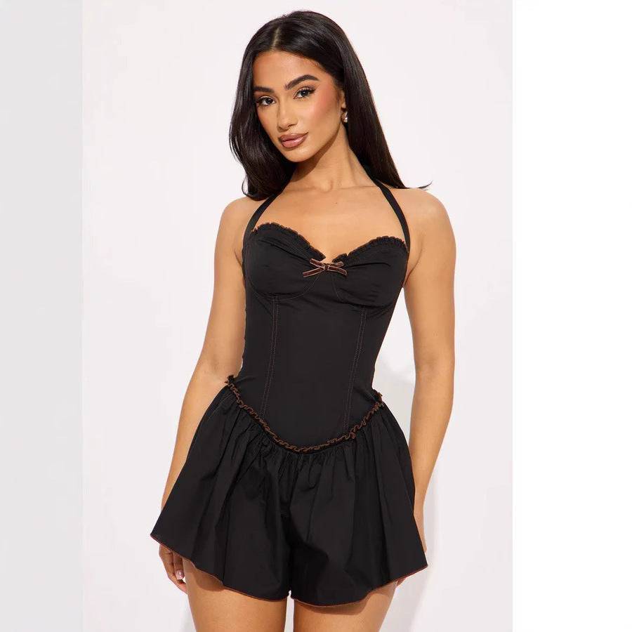 Kaylee - Badedragt med sofistikeret korset-look og swingende nederdel