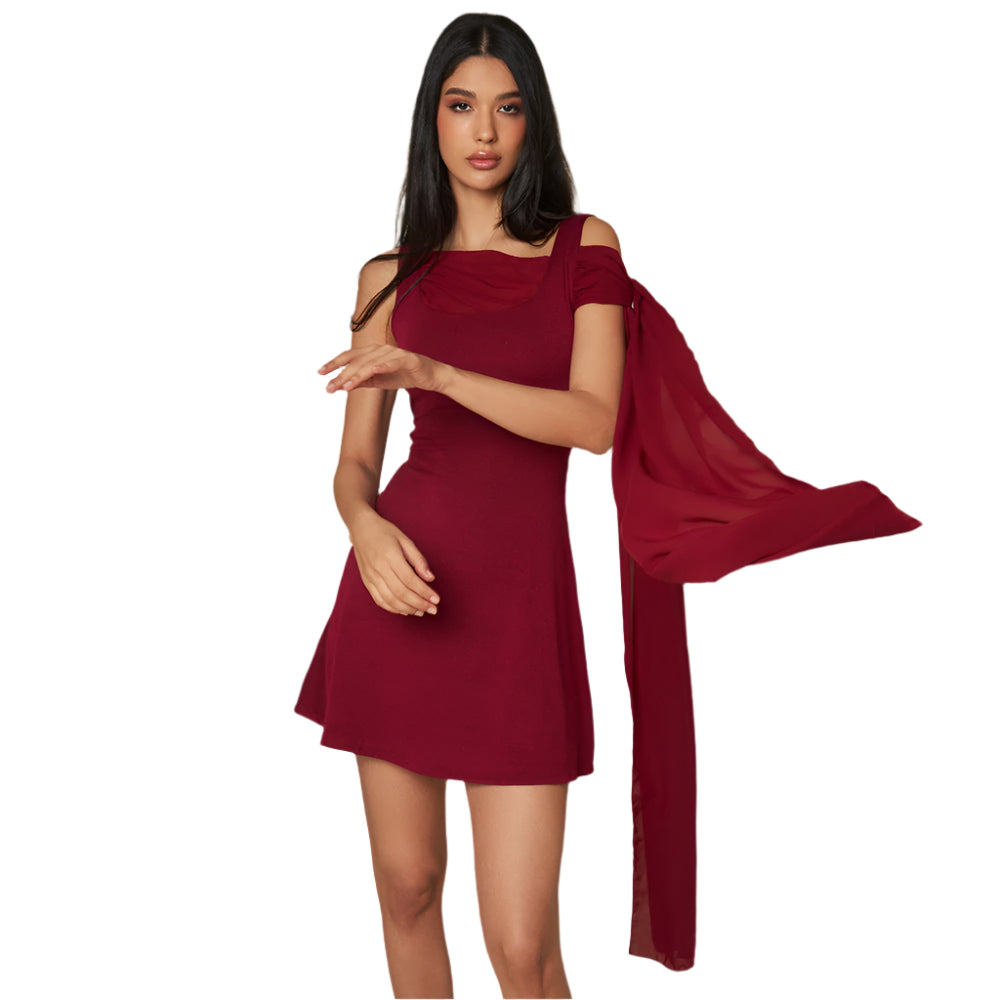 Jaqueline - Asymmetrisk design og off-the-shoulder tørklæde