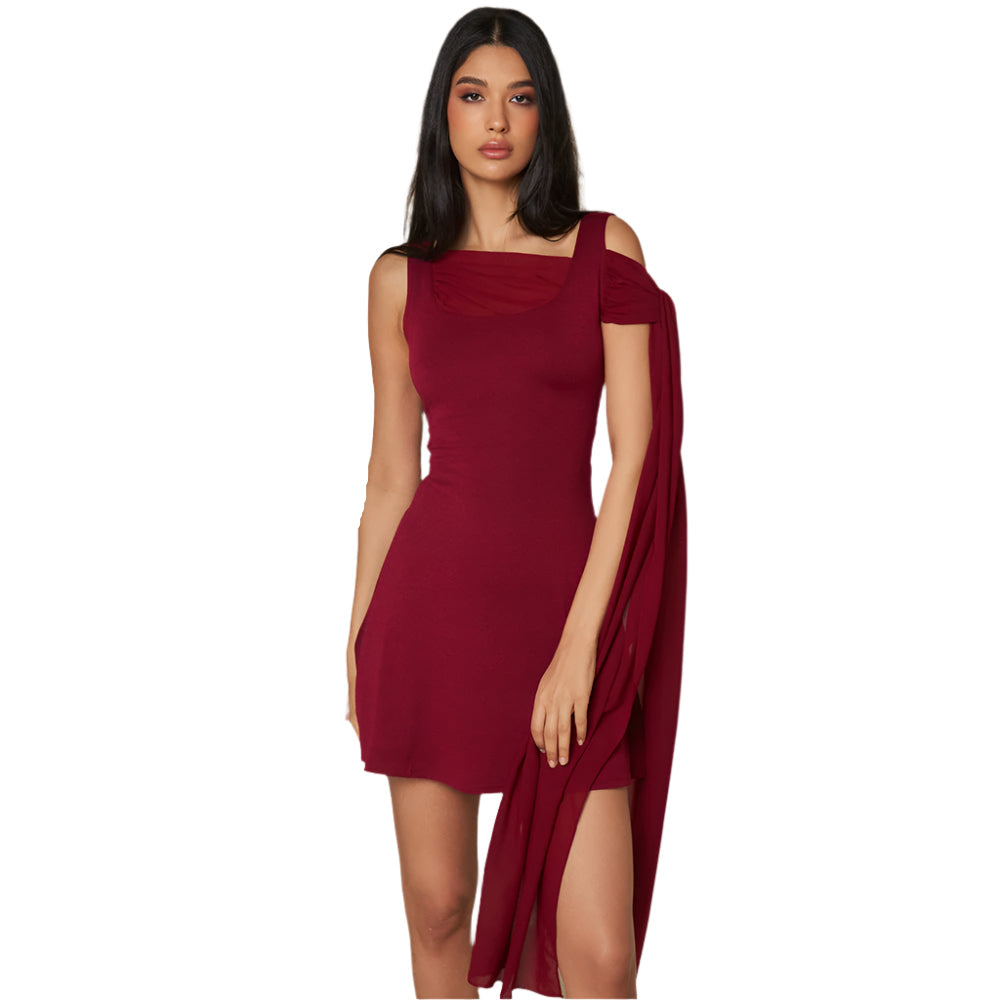 Jaqueline - Asymmetrisk design og off-the-shoulder tørklæde