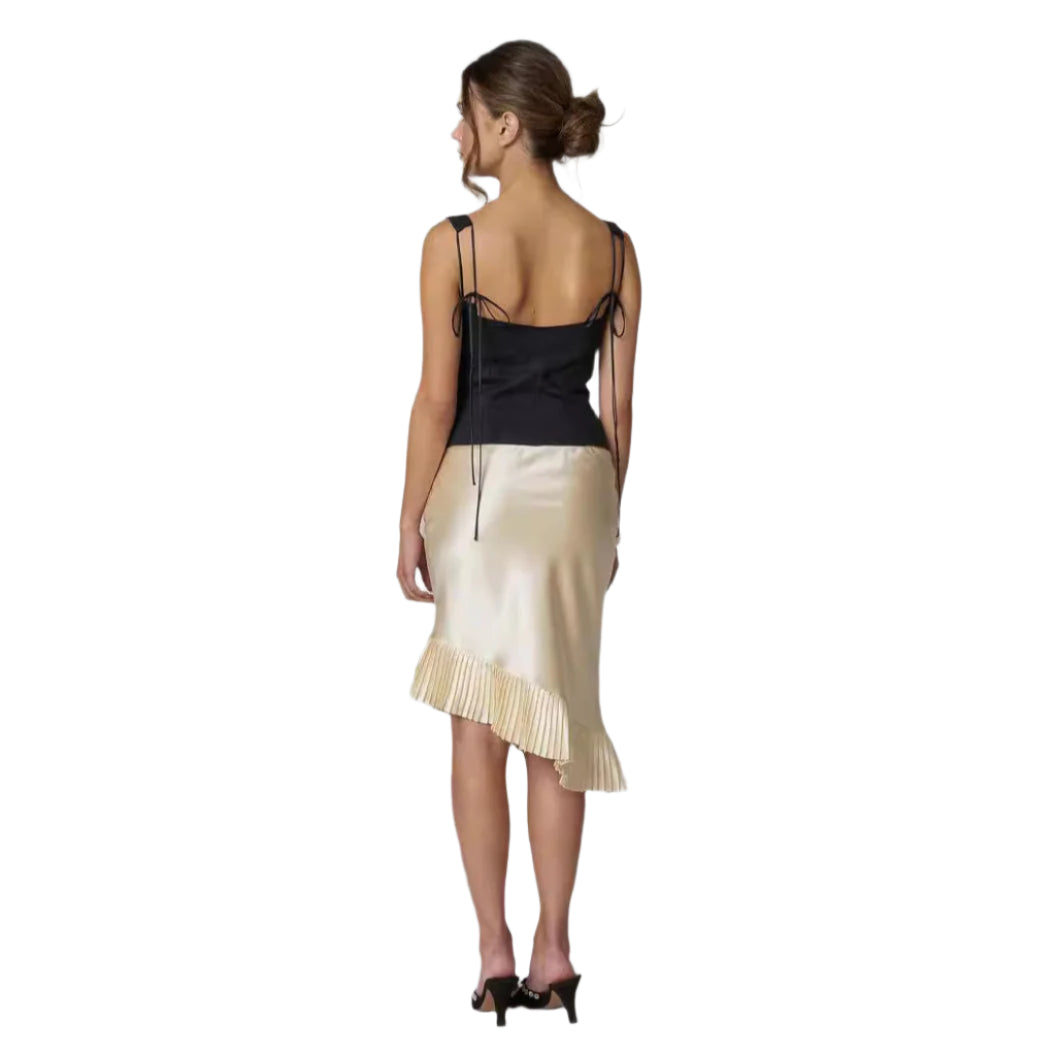 Johanne - Sofistikeret top i blondedesign uden ærmer