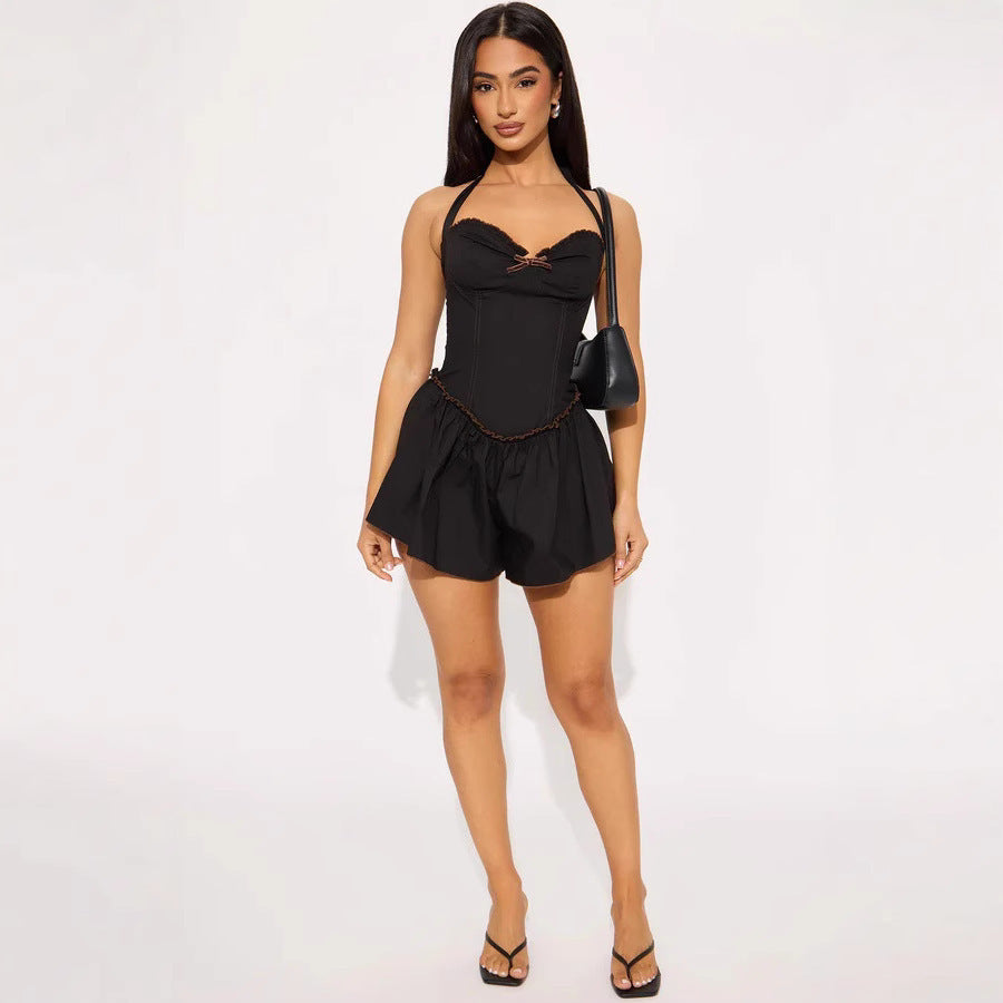 Kaylee - Badedragt med sofistikeret korset-look og swingende nederdel