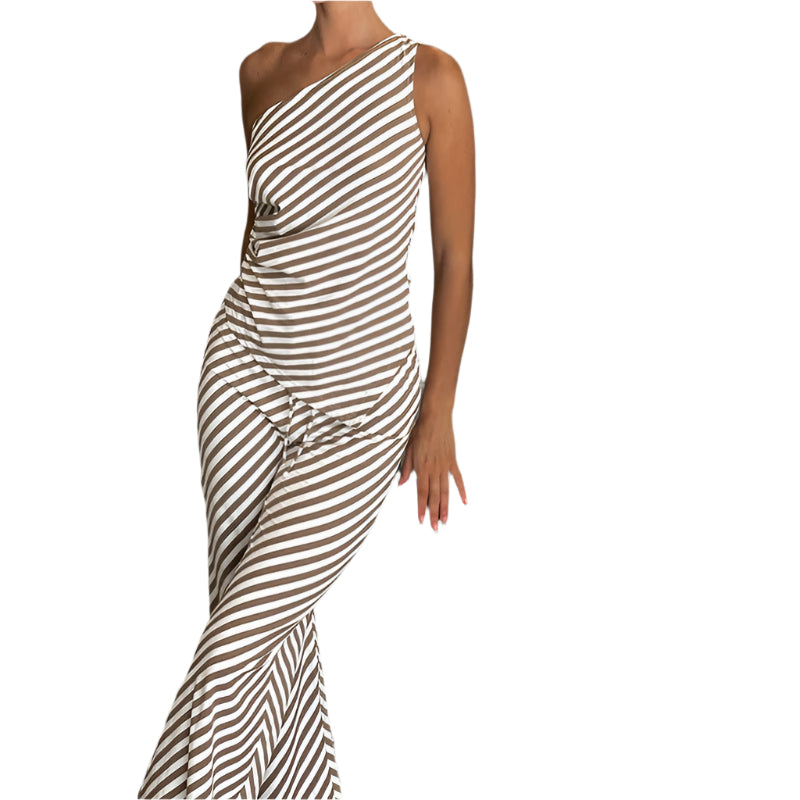 Andrea - Asymmetrisk snit og elegant taljesæt