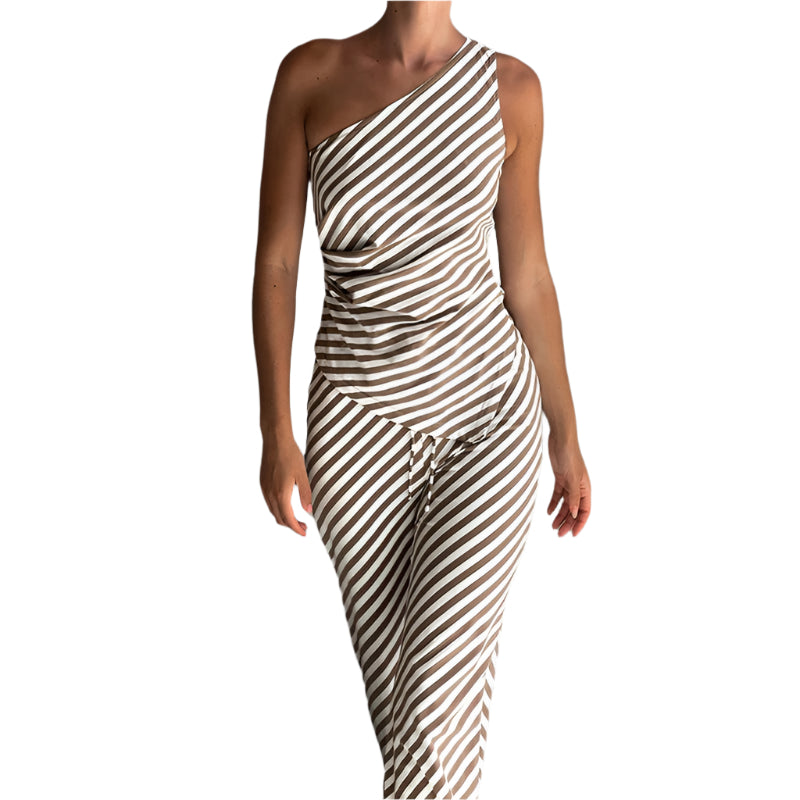 Andrea - Asymmetrisk snit og elegant taljesæt