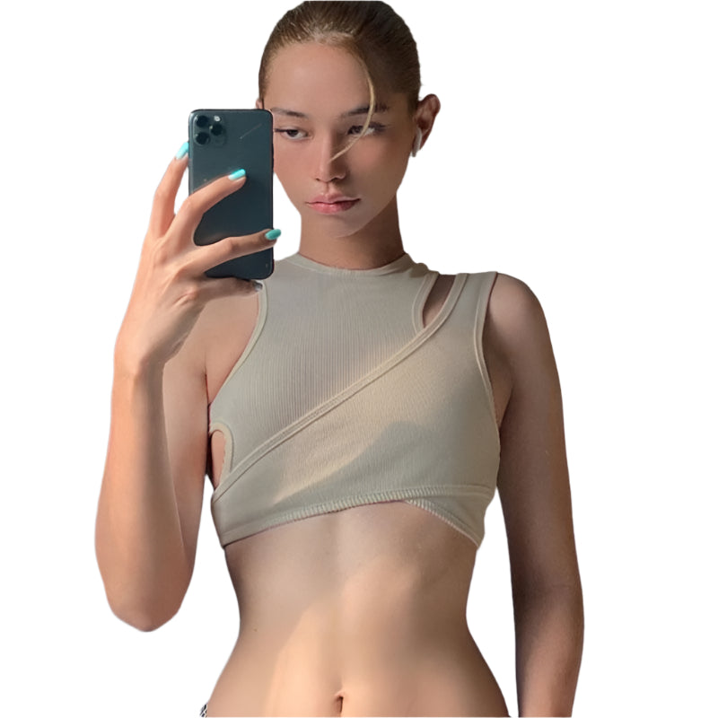 Isla - Wrap-design og udskårne detaljer crop top