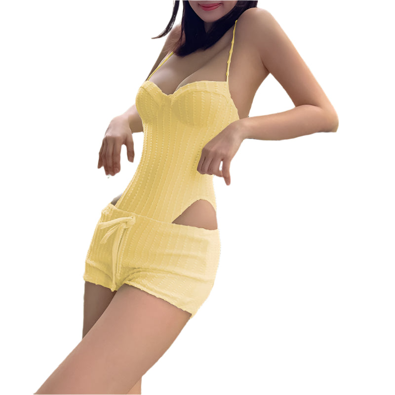 Audrey - Udskårne detaljer figurnær pasform selebuksedragt