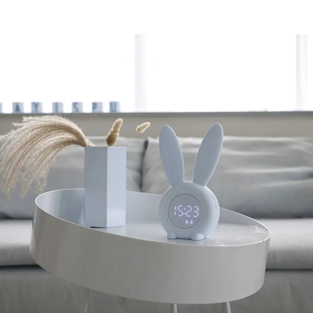 GlowBunny – Yndigt kaninvækkeur med blødt LED-lys og display