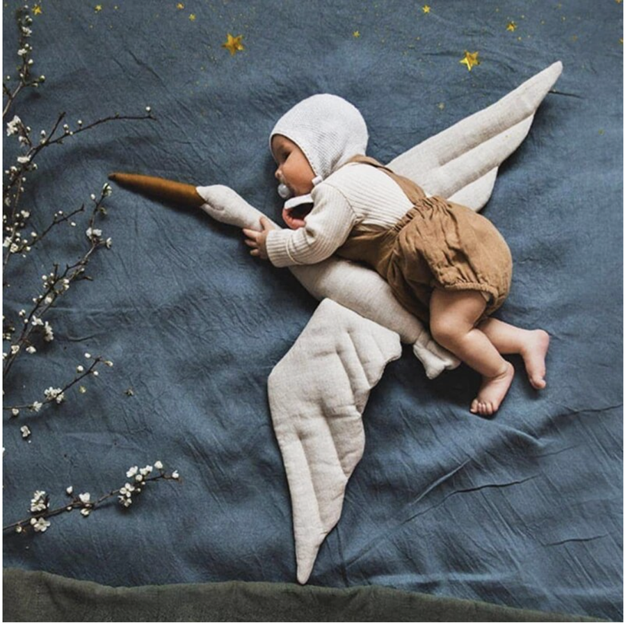 SwanGrace - Elegante Svævende Svaner