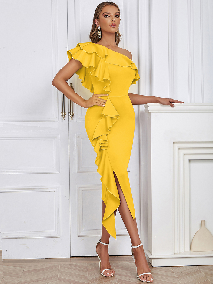 Sabine - Asymmetrisk bodycon-kjole med flæsekrave og midikjole