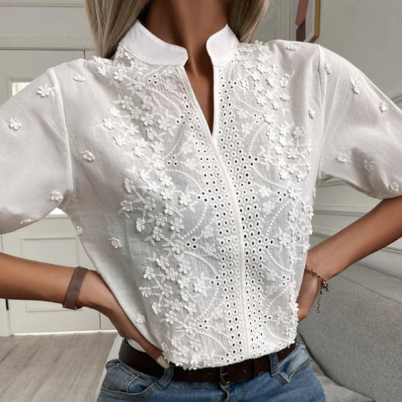 Broderet hvid bluse med blomsterprint