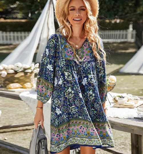 Nadia – Kortærmet boho-kjole med blomsterprint
