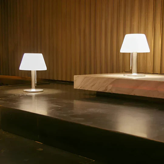 LumaSol - Elegant solar bordlampe