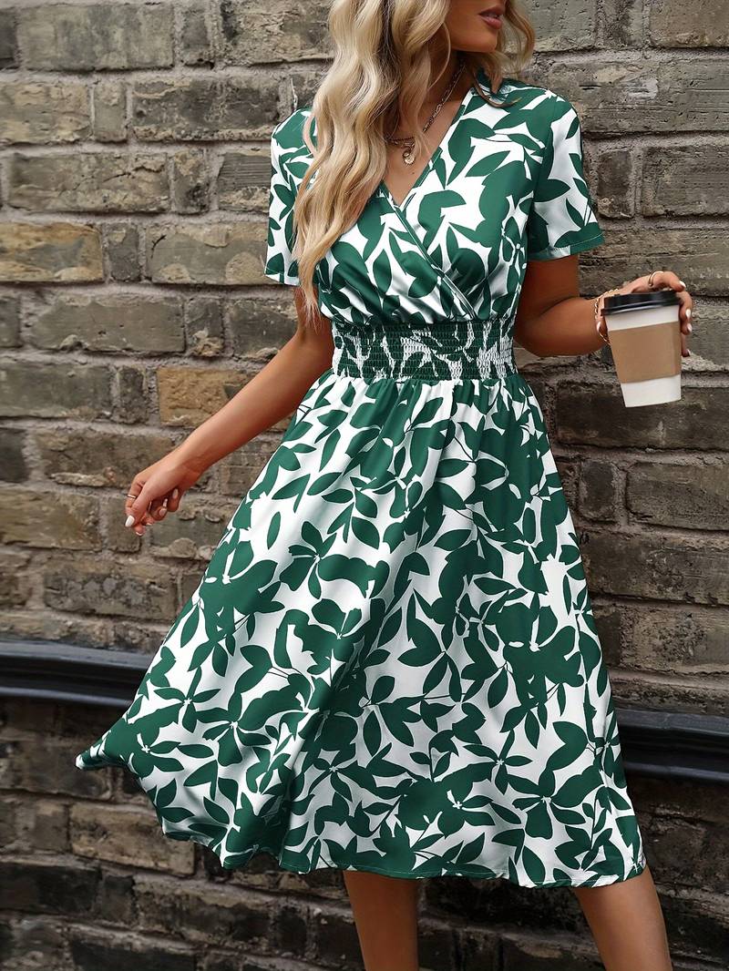 Ivy – Kortærmet slå-om-kjole med blomsterprint